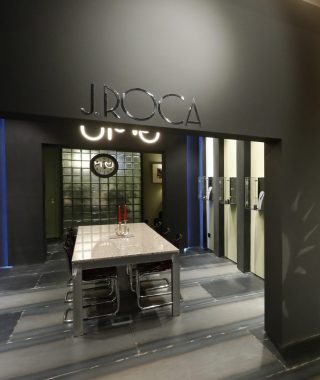 interiorTiendaJRoca-scaled